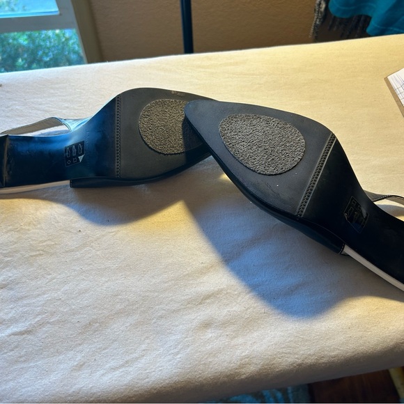 Lands End spectator pumps.  Black and White. Kitten heel, size 9.5. - Picture 9 of 11